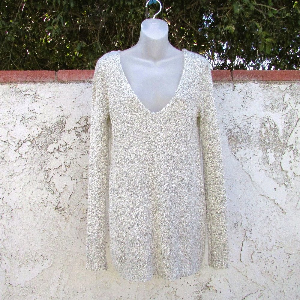 Studio M cream gray boucle V-neck sweater M
